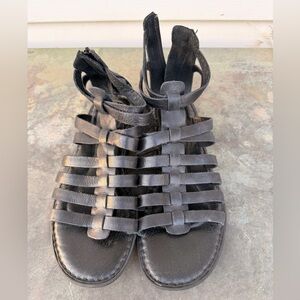 Born Black Leather Strappy Gladiator Sandals 9.5 10